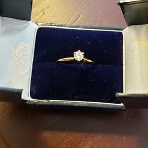 Diamond engagement ring